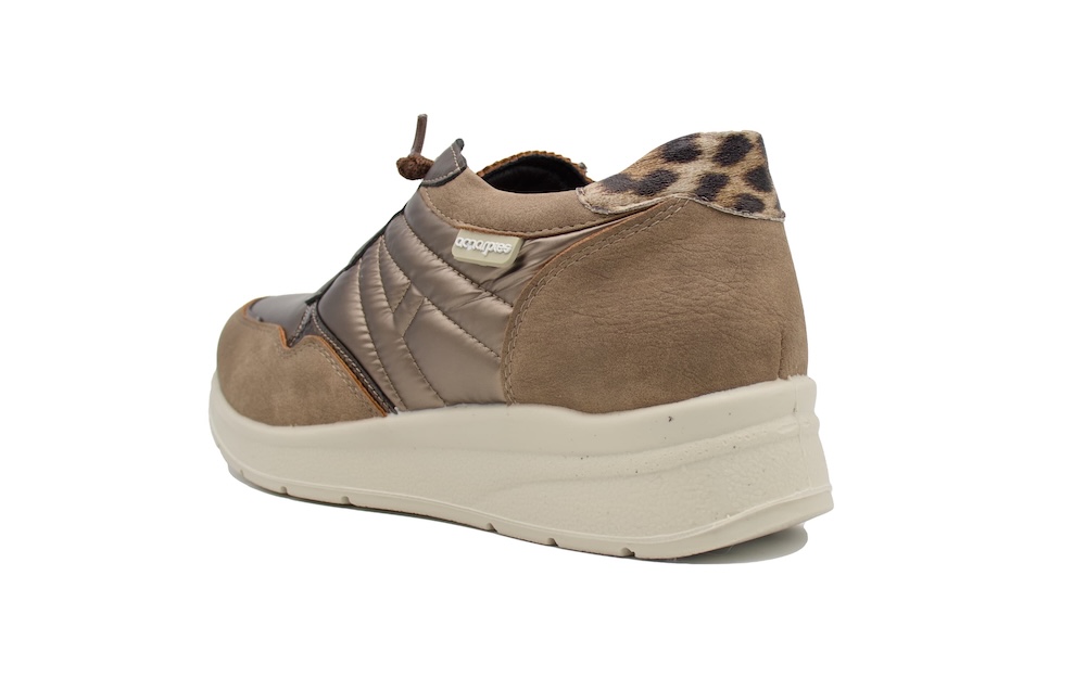 Zapatos de cordones elásticos con el lateral guateado en metalizado