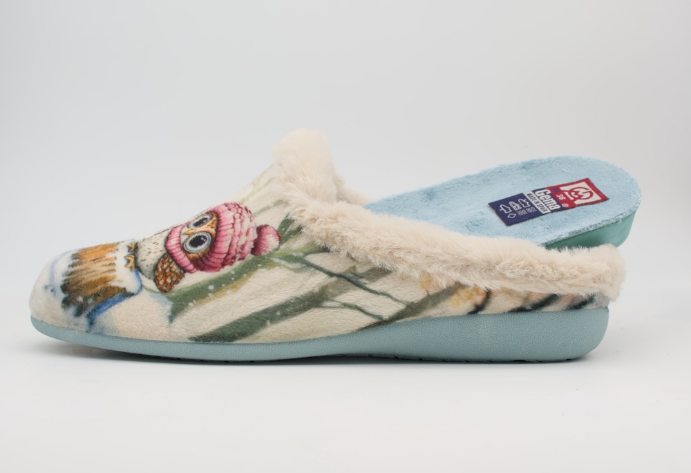 Zapatillas de casa con el dibujo de dos búhos con gorro y bufanda