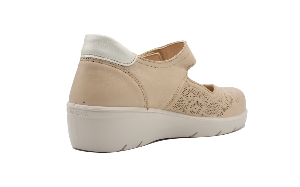 Zapato Anatómico Laura Azaña en Piel Beige – Confort Premium con Calado Láser