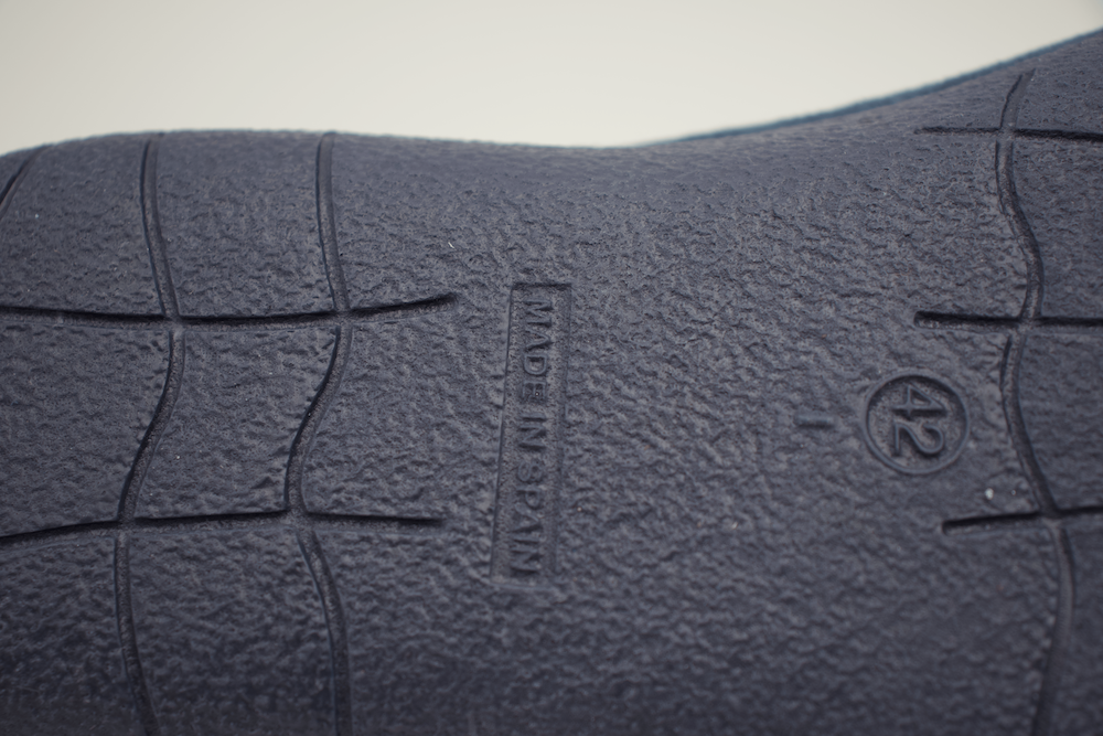 Zapatillas de Casa para Hombre en Azul Marino con Escudo Bordado