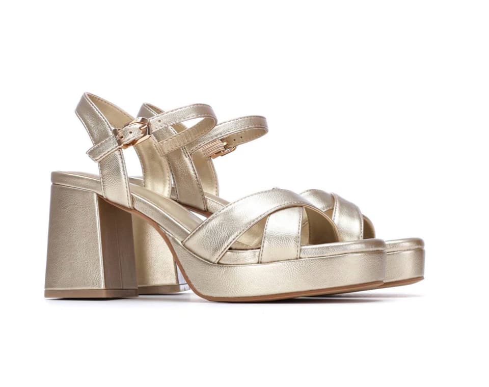 Zapatos de Invitada Perfecta: Sandalias Doradas Cómodas para Aguantar Toda la Boda