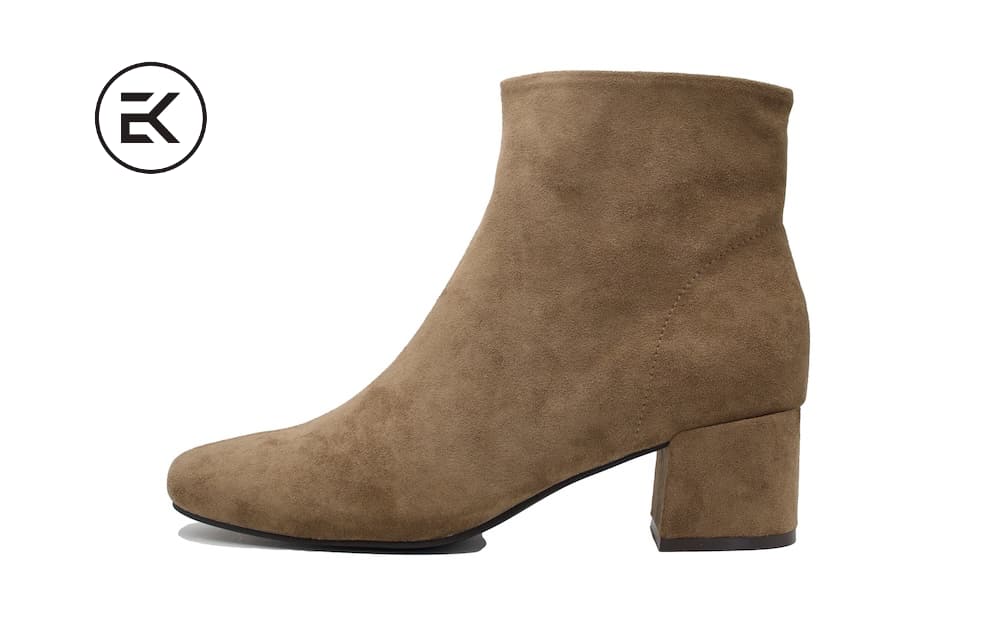 Botines de ante de color taupe de tacón medio