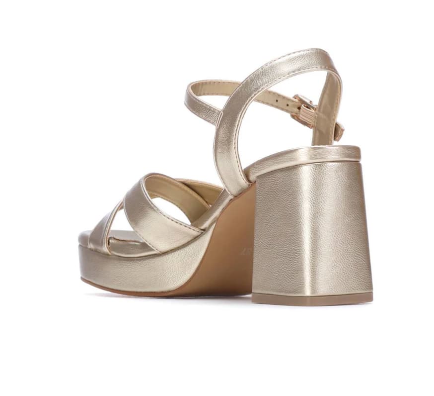 Zapatos de Invitada Perfecta: Sandalias Doradas Cómodas para Aguantar Toda la Boda