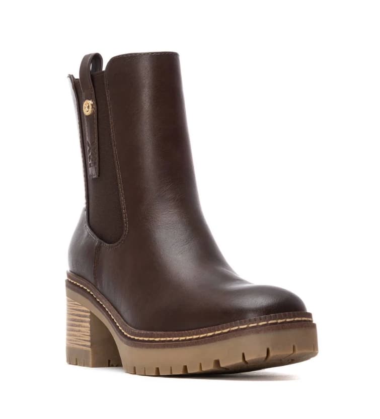 Botines estilo chelsea marrón oscuro con tacón