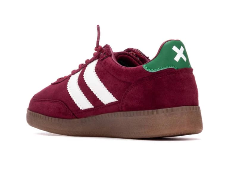 Zapatillas burdeos con tonos blancos y trasera en verde