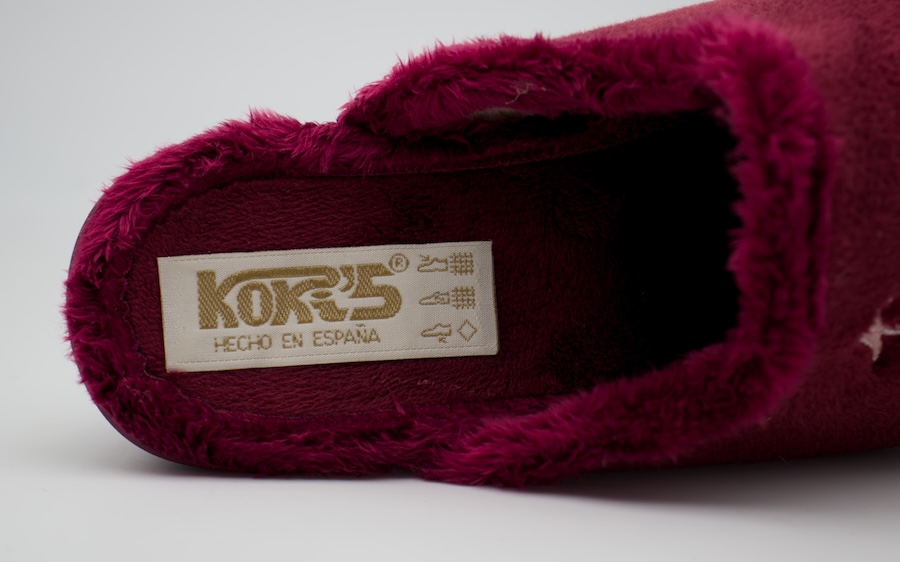 Zapatillas de casa con cuña trasera color burdeos