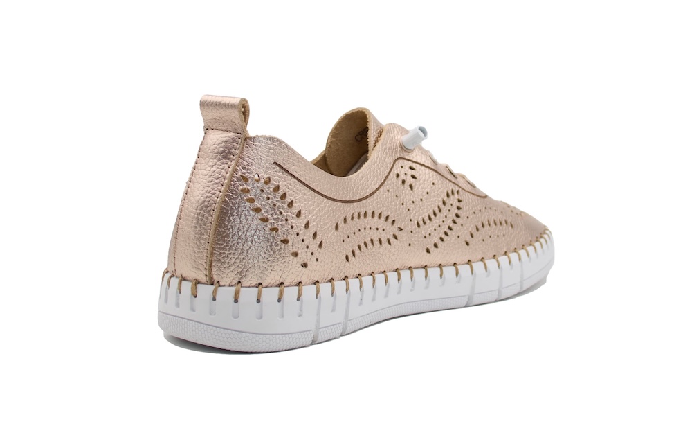 Zapato de Piel Metalizada Rosé con Calado Láser y Suela Ultra-Flexible