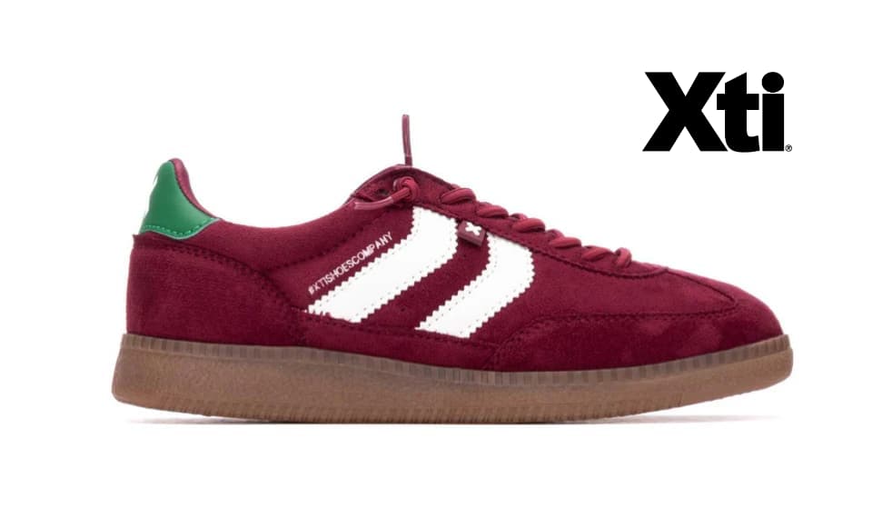 Zapatillas burdeos con tonos blancos y trasera en verde