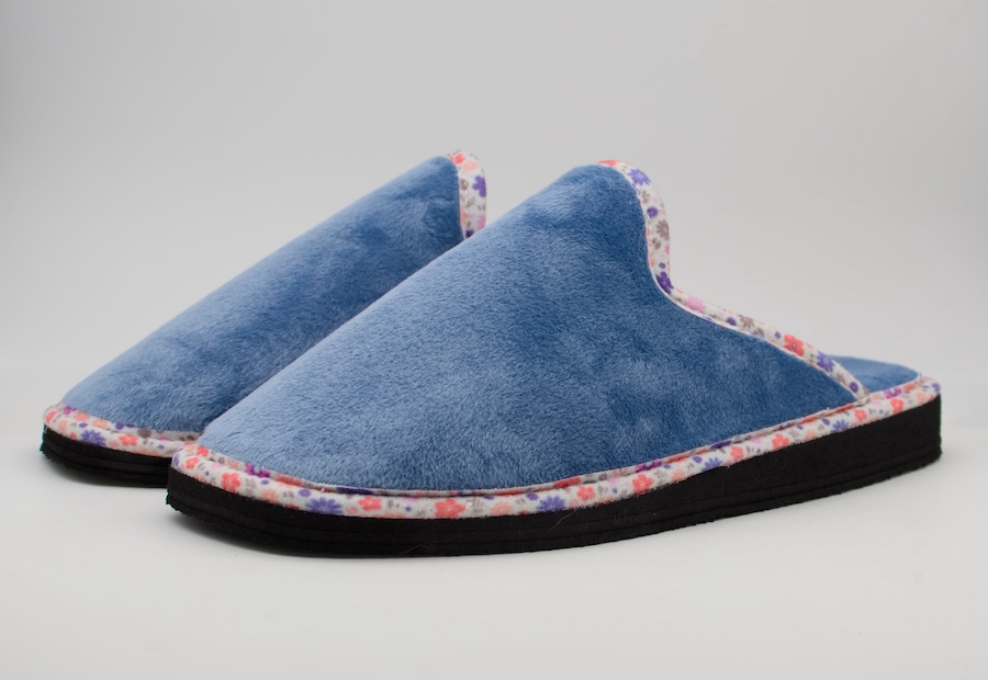 Zapatillas ligeras para casa color azulón