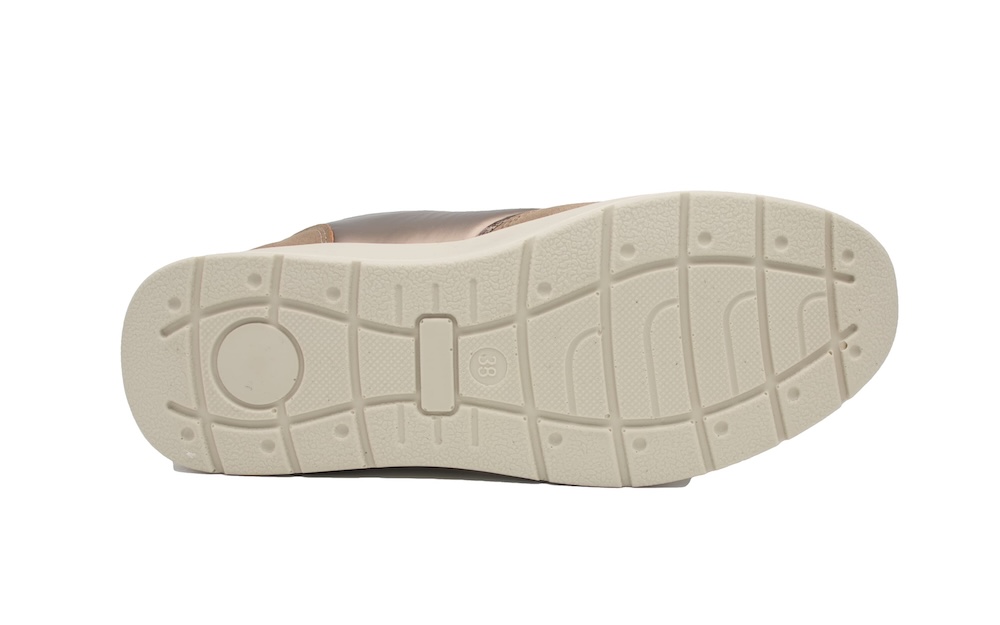 Zapatos de cordones elásticos con el lateral guateado en metalizado