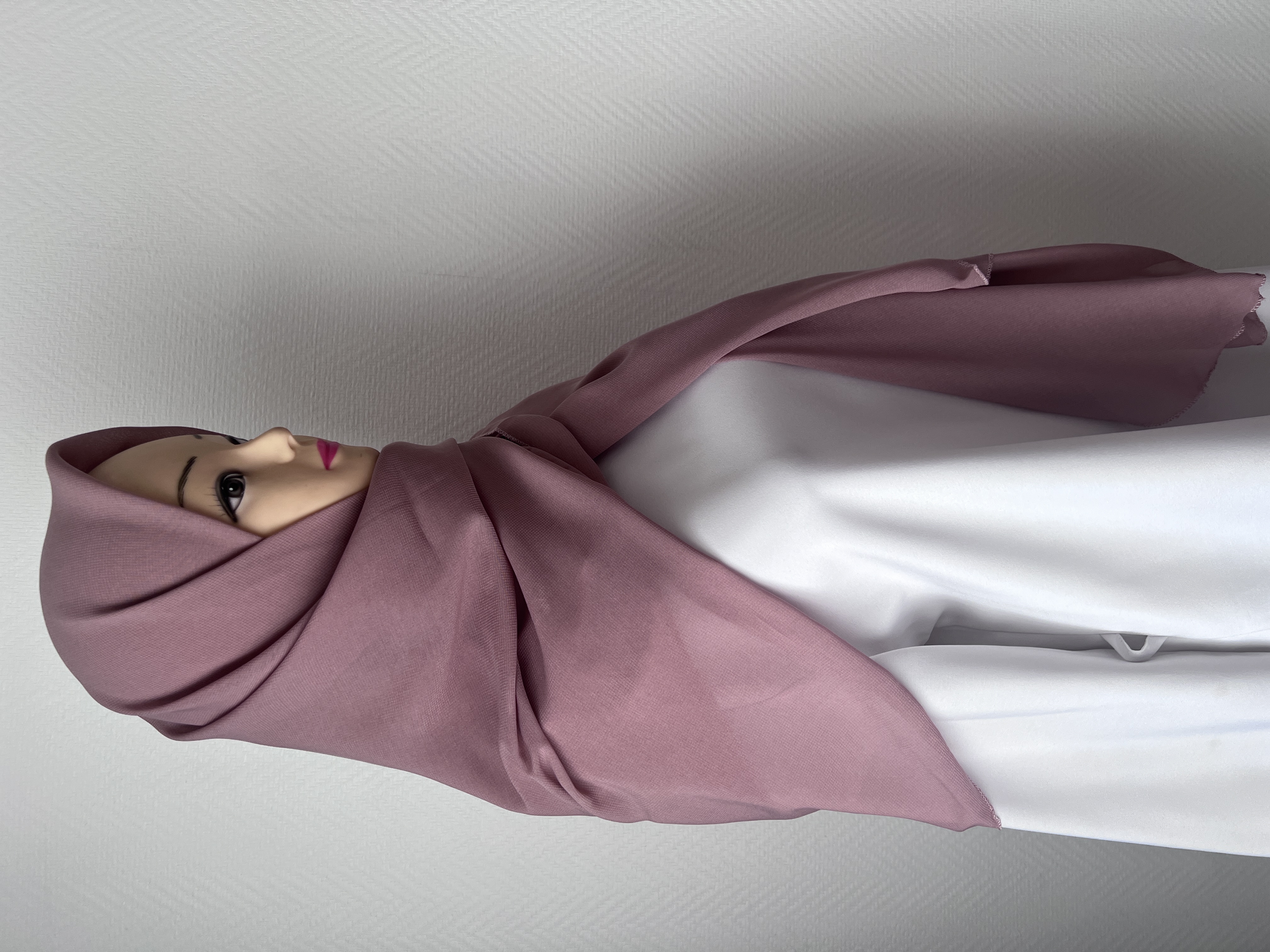 Hijab carré maxi en mousseline framboise 