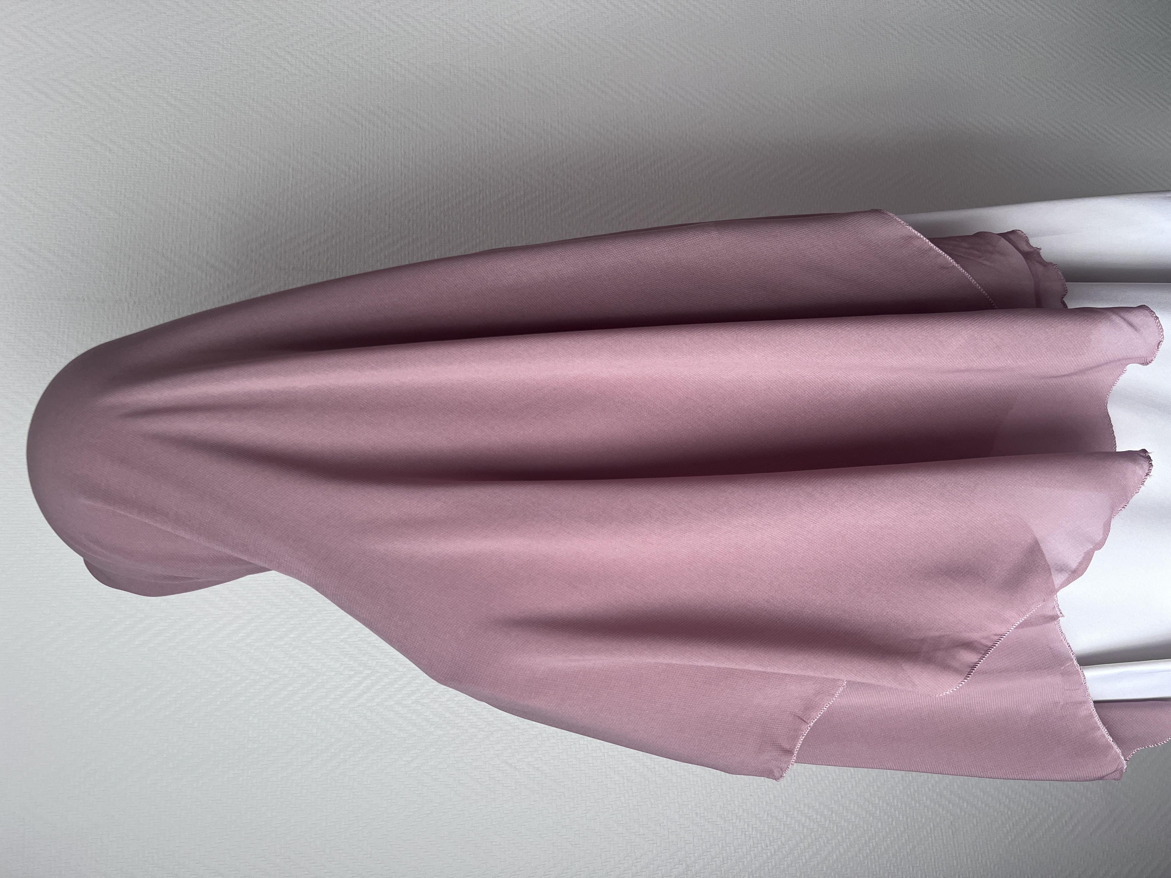 Hijab carré maxi en mousseline framboise 