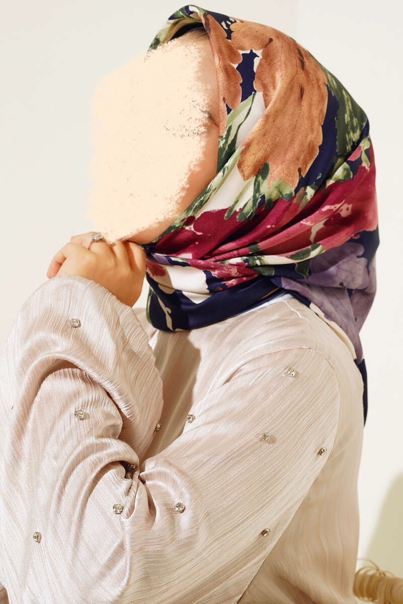 Hijab carré cousu main bleu marine