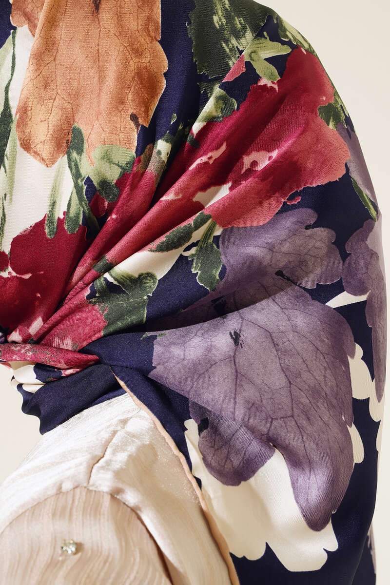 Hijab carré cousu main bleu marine