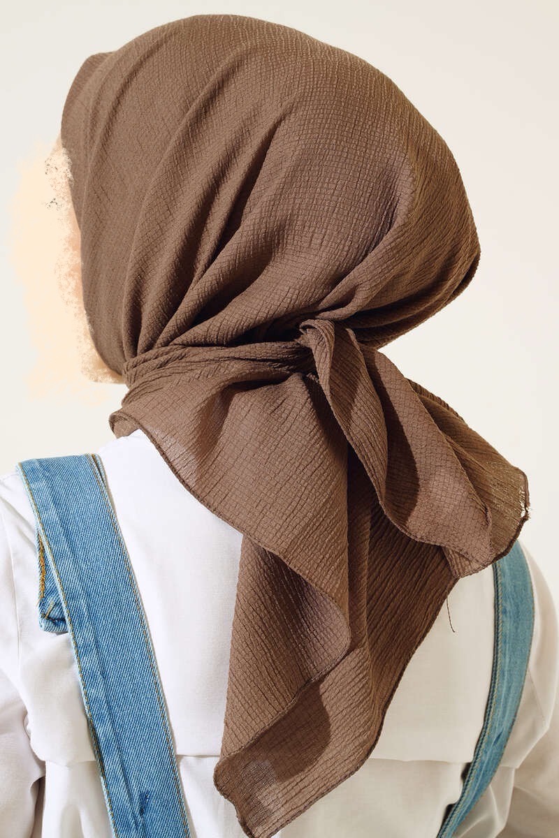 Hijab carré en vison marron 