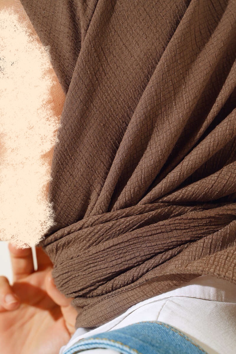 Hijab carré en vison marron 