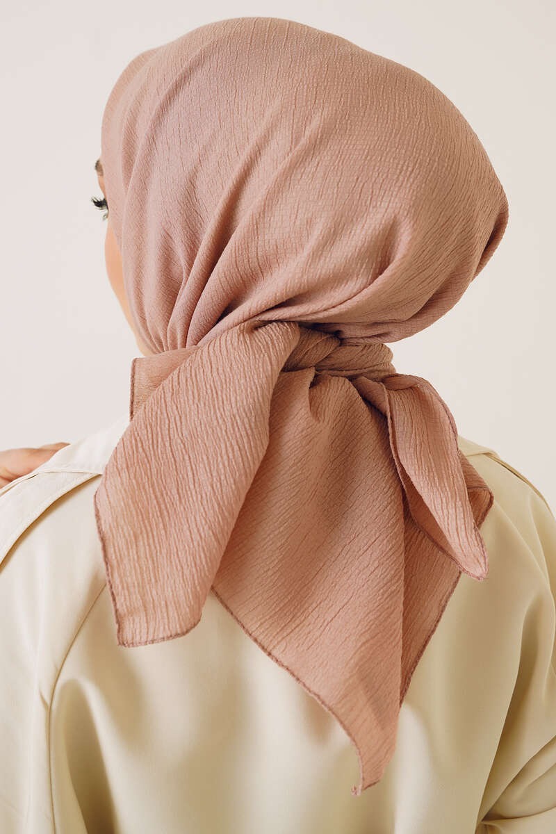 Hijab carré en vison rose pâle