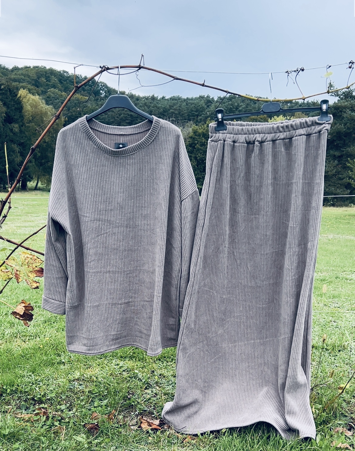 Ensemble KHERA avec jupe taupe 