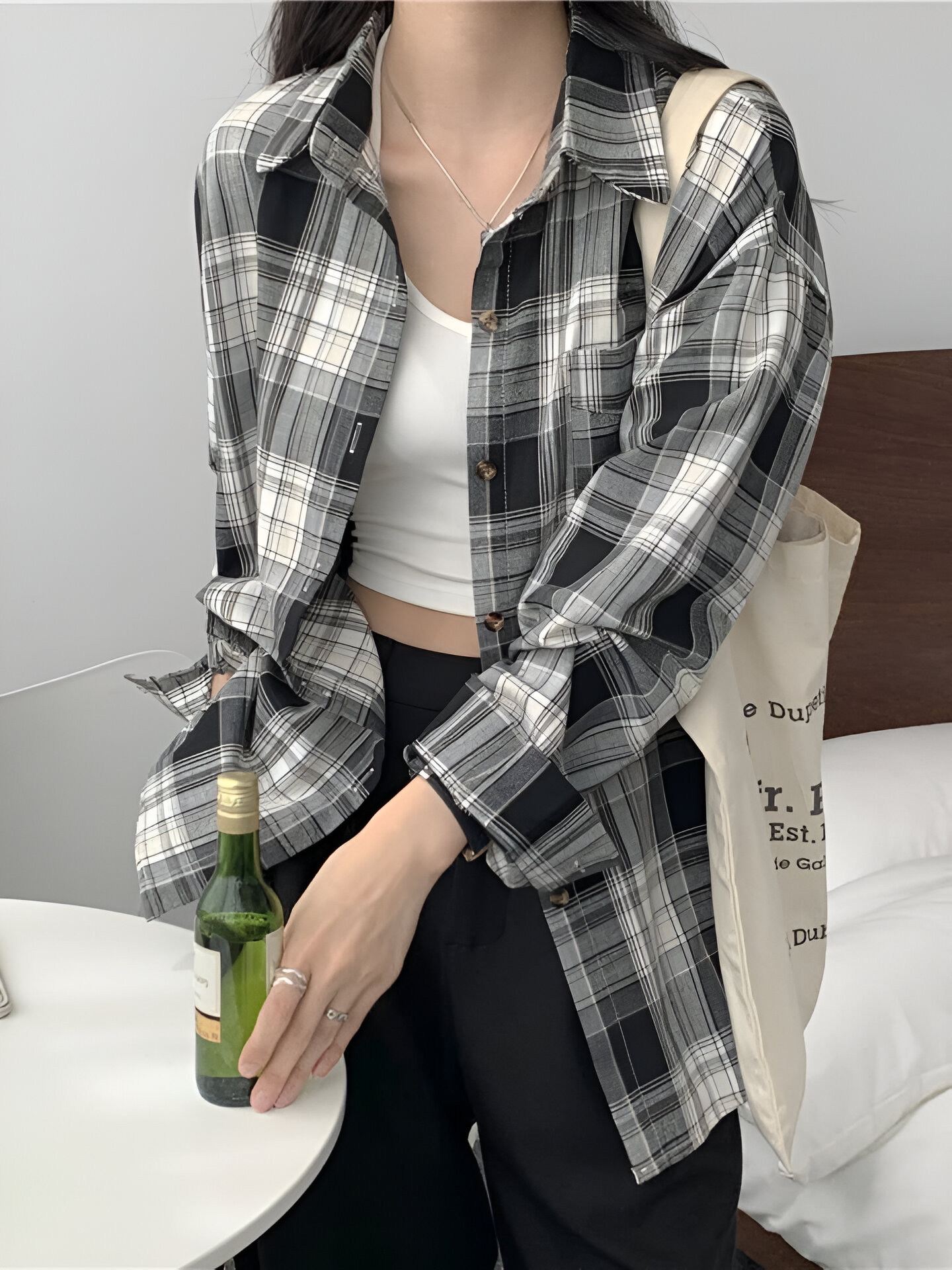 Blusa manga larga de cuadros blanca y negra