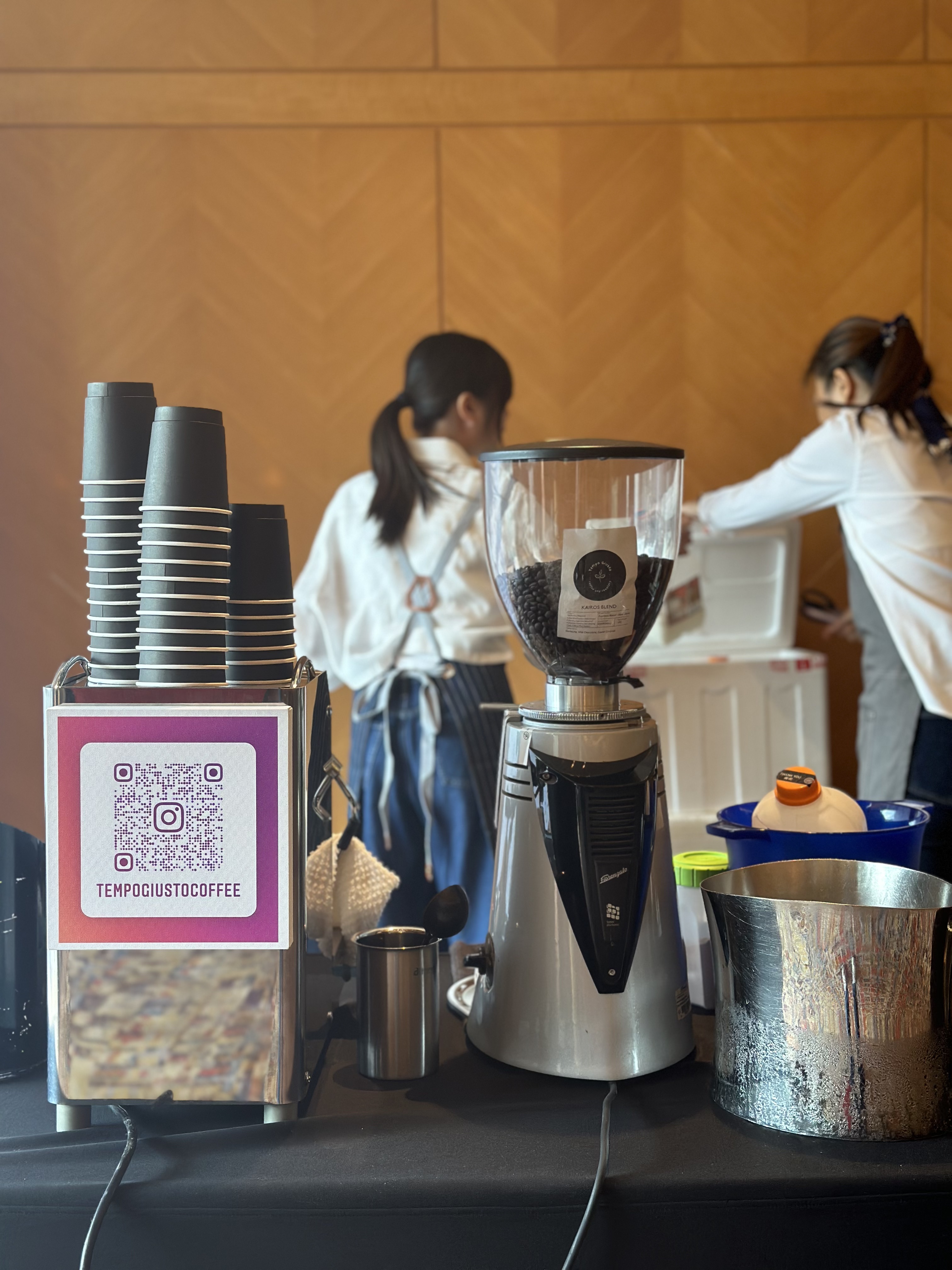 4 hours free flow black & white coffee