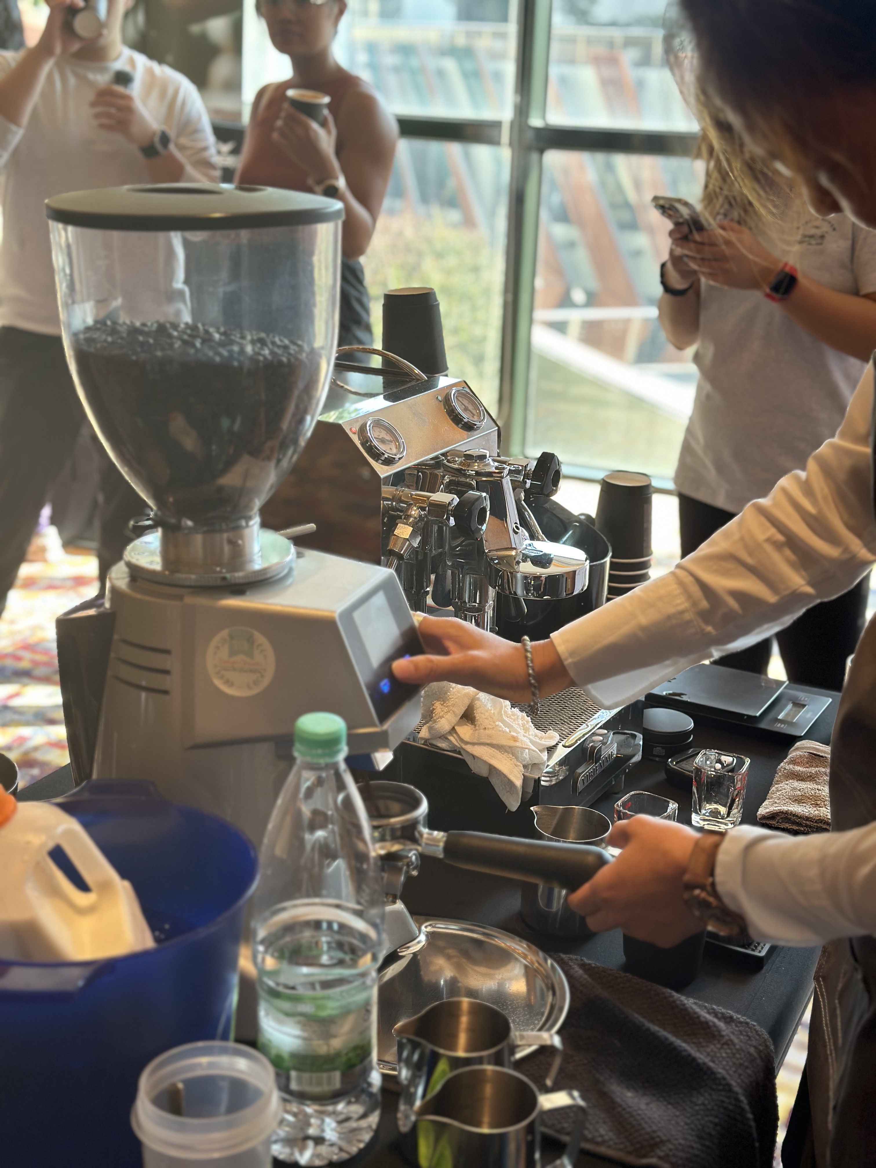 6 hours free flow black & white coffee