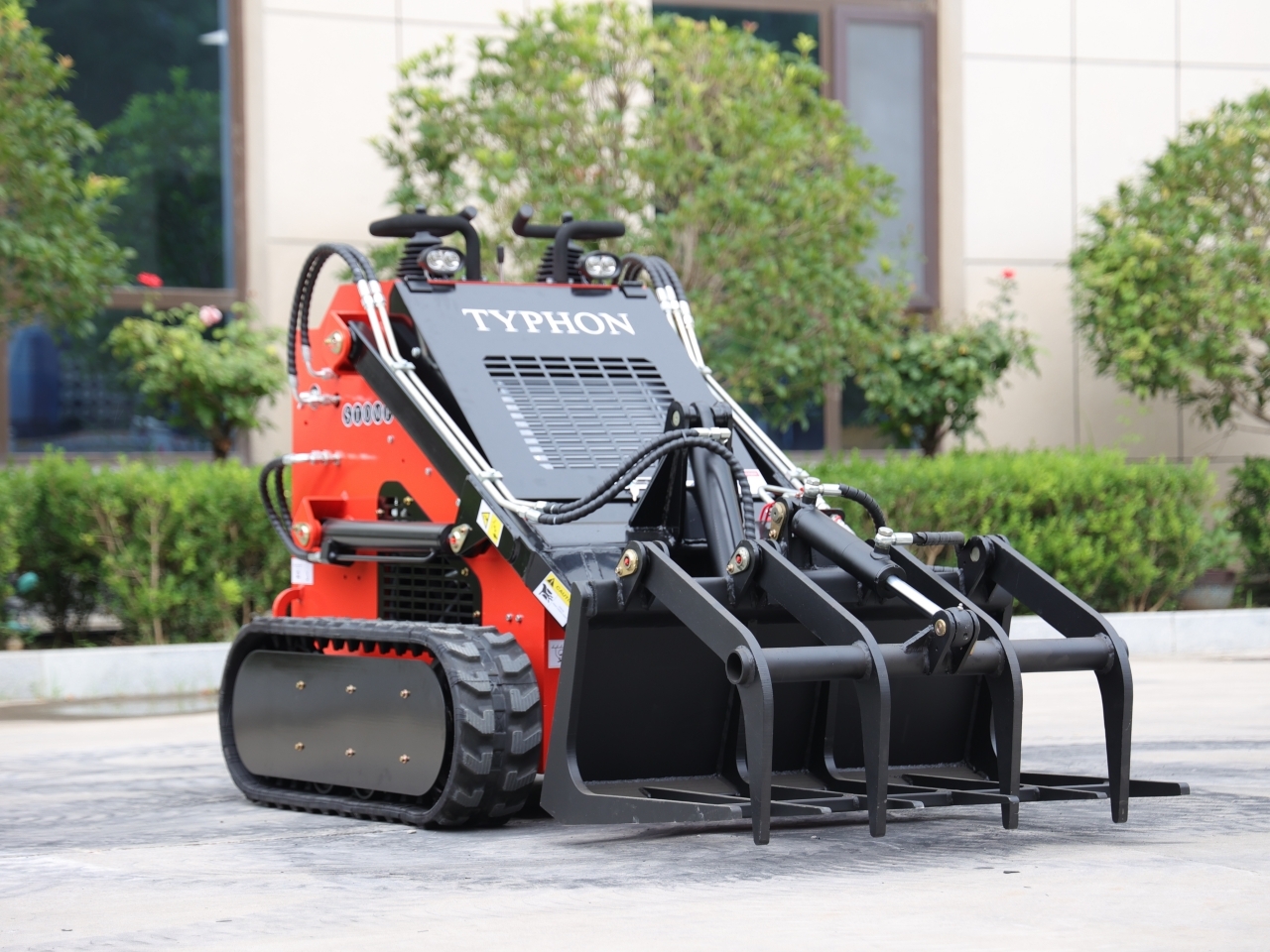 Skid Steer Loader Grapple Attachment for Efficient Debris Management