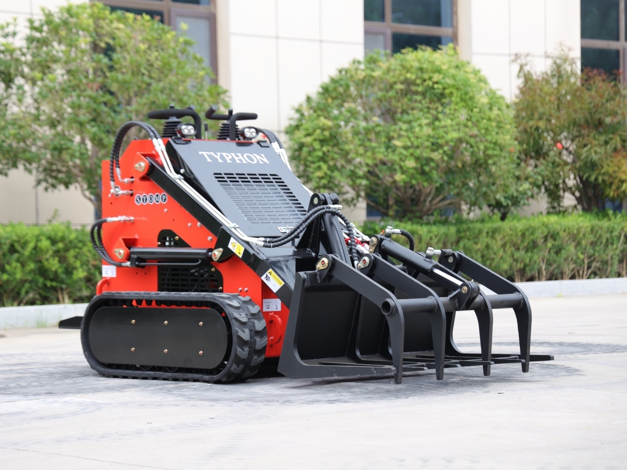 Skid Steer Loader Grapple Attachment for Efficient Debris Management
