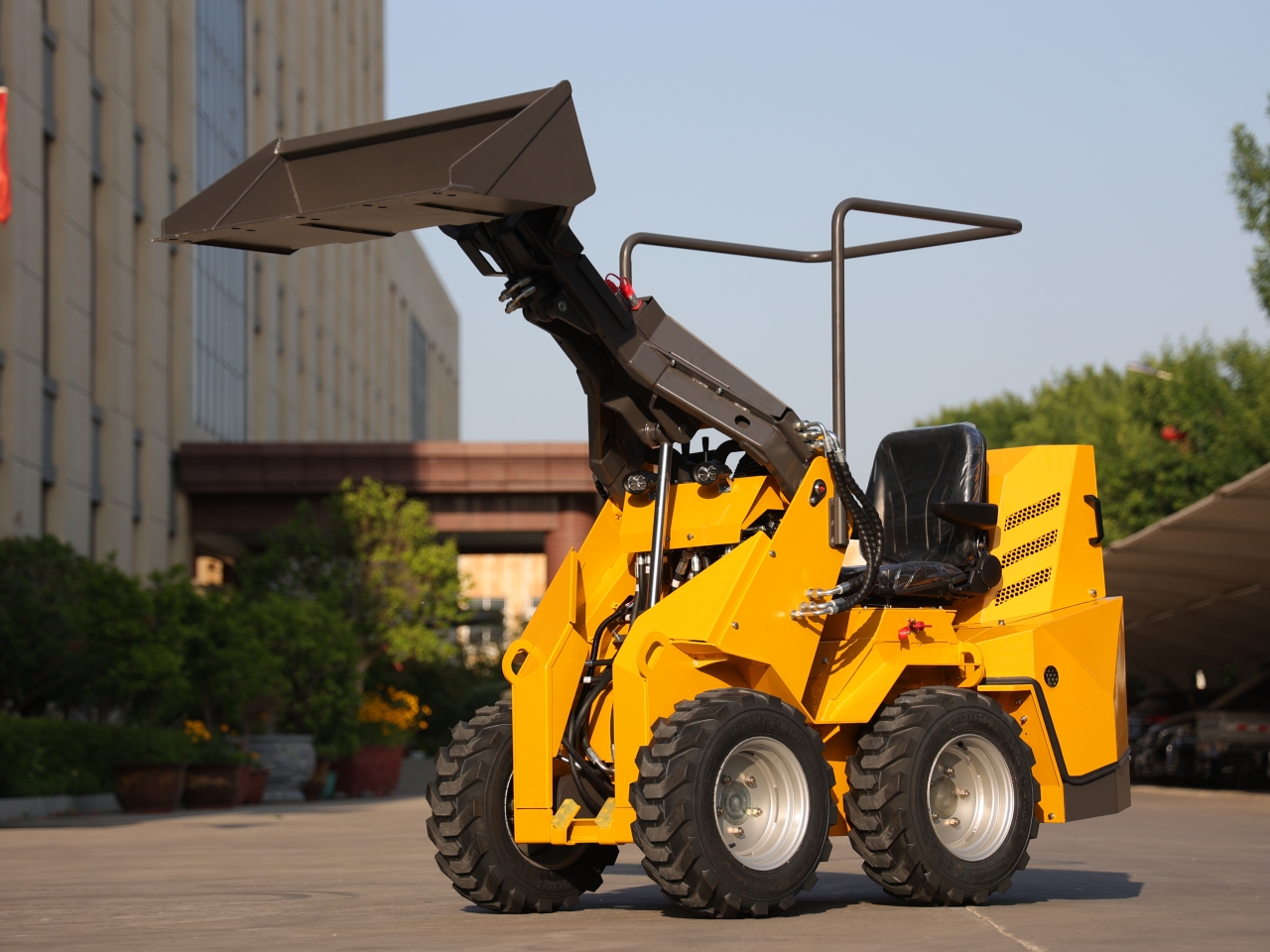 TYPHON Thunder VI 23hp EPA B&S Engine Wheel Loader | Powerful & Efficient USA Loader