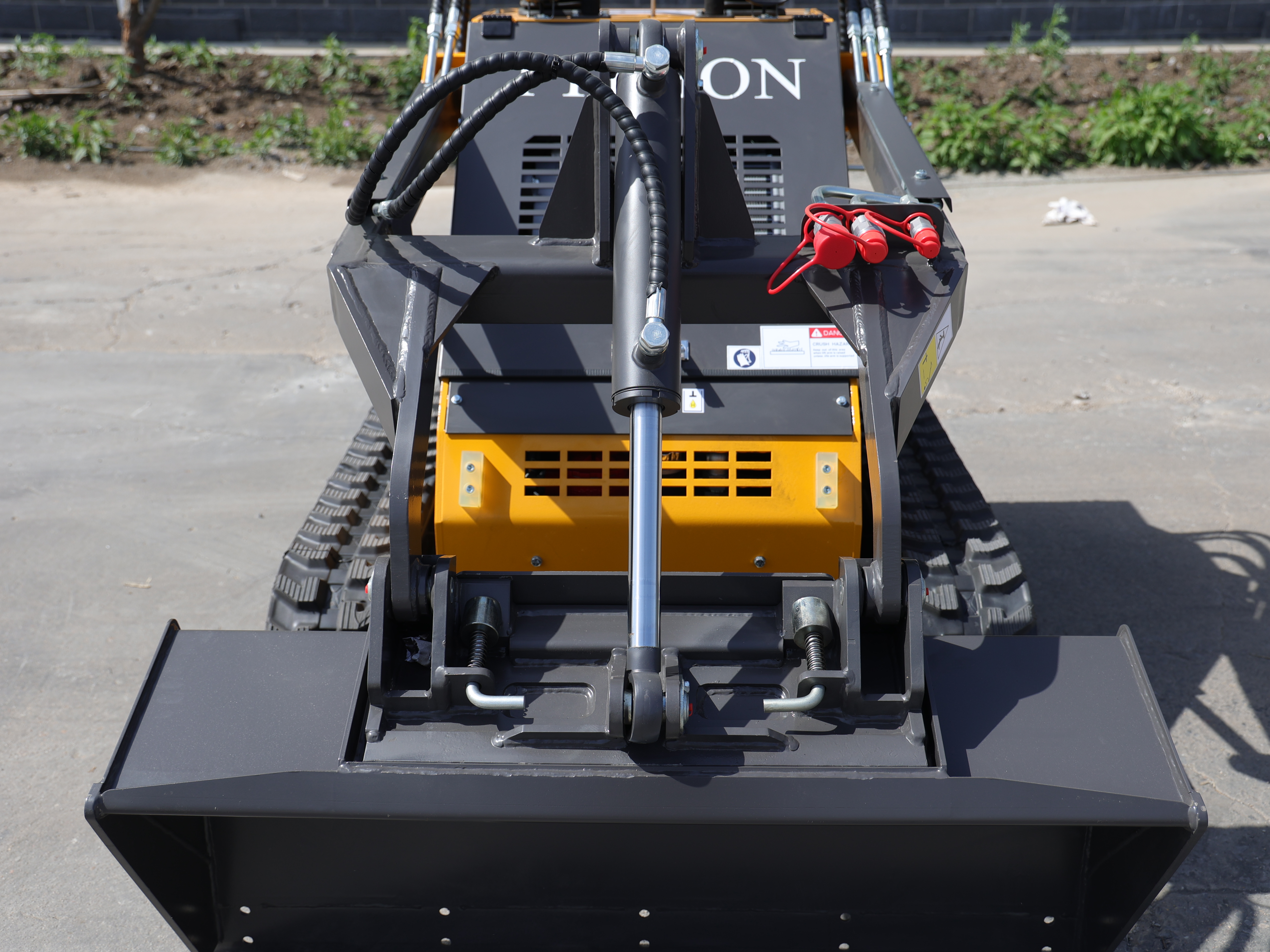 1,800lbs Mini Skid Steer 23HP Gas EPA Engine - Ideal for Small Projects USA