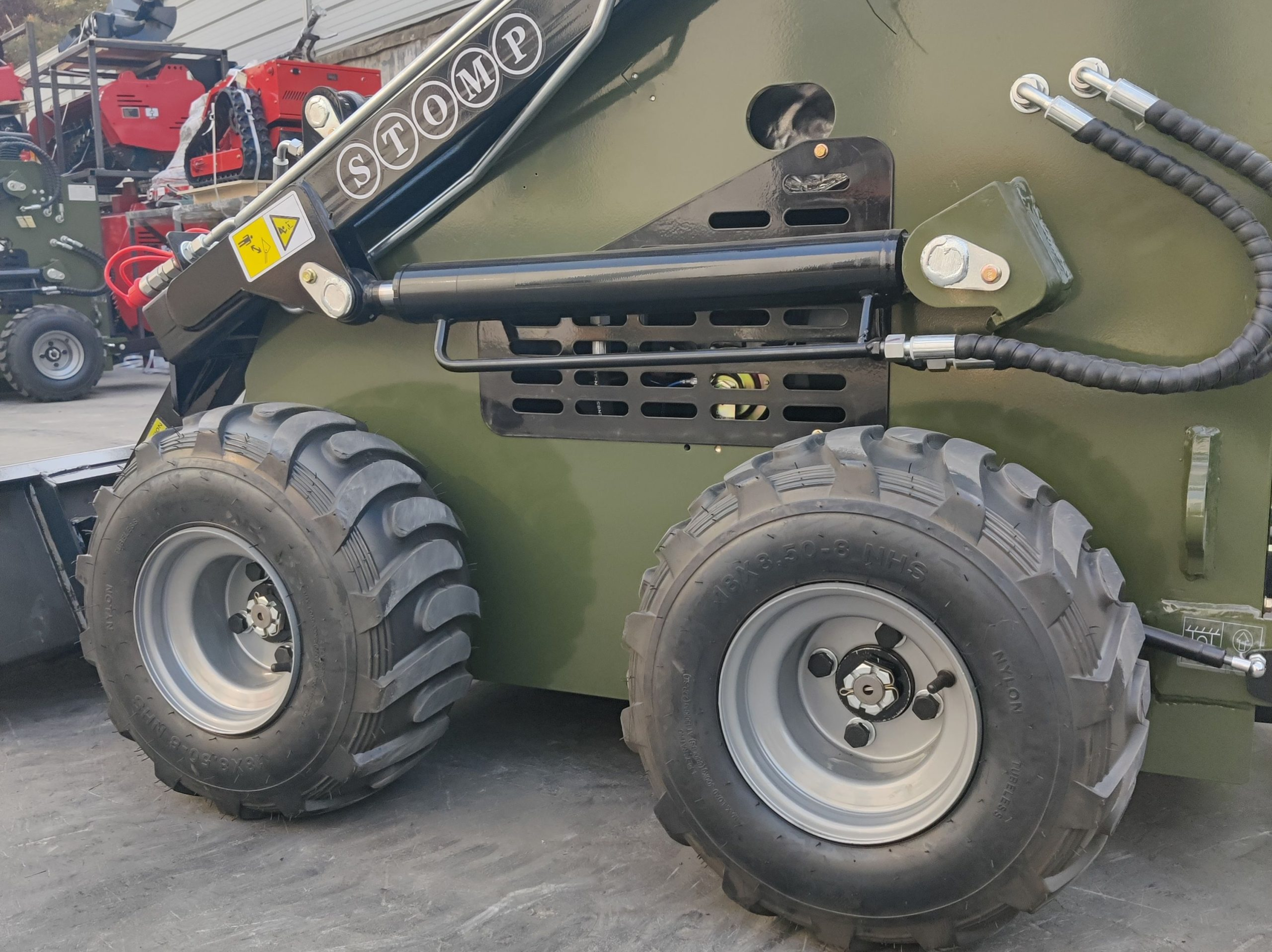 Skid Steer Loader Wheeled 22.1 HP Honda EPA Gasoline Engine for Gardens, Farming