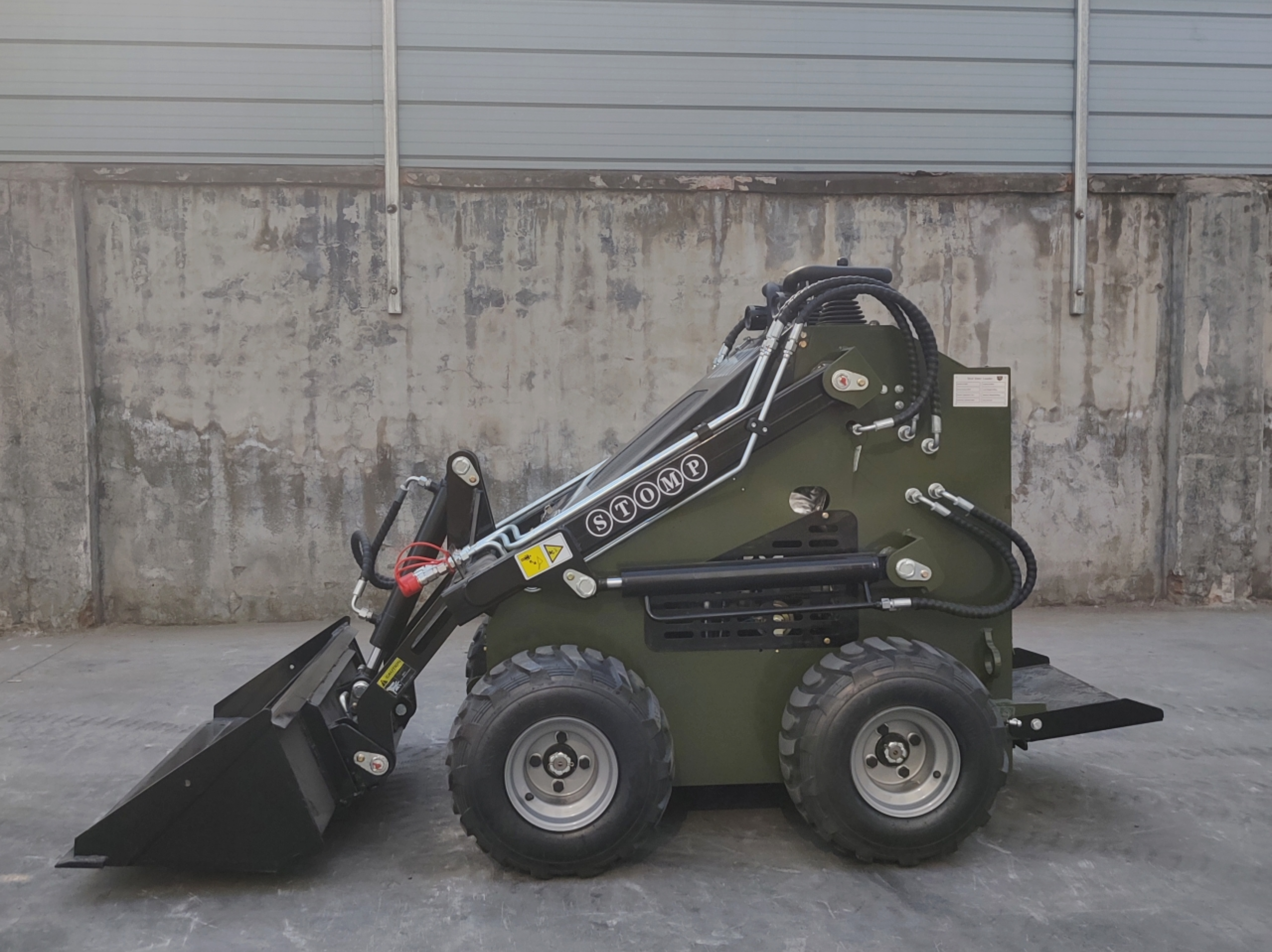 Skid Steer Loader Wheeled 22.1 HP Honda EPA Gasoline Engine for Gardens, Farming