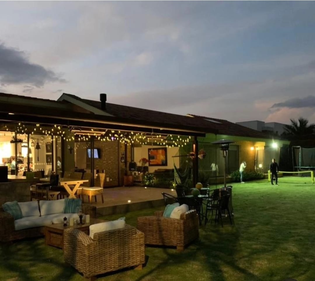 Casa en San Simón con vistas al jardín en todas las áreas CO$2.400.000.000
