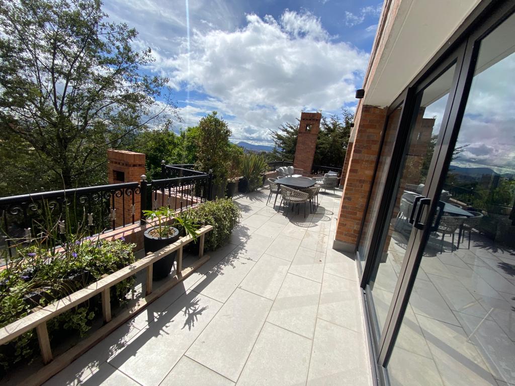 Venta ó arriendo en Santa Ana en Bogotá CO$3.900.000.000