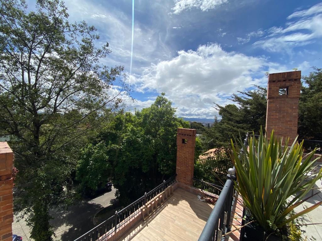 Venta ó arriendo en Santa Ana en Bogotá CO$3.900.000.000