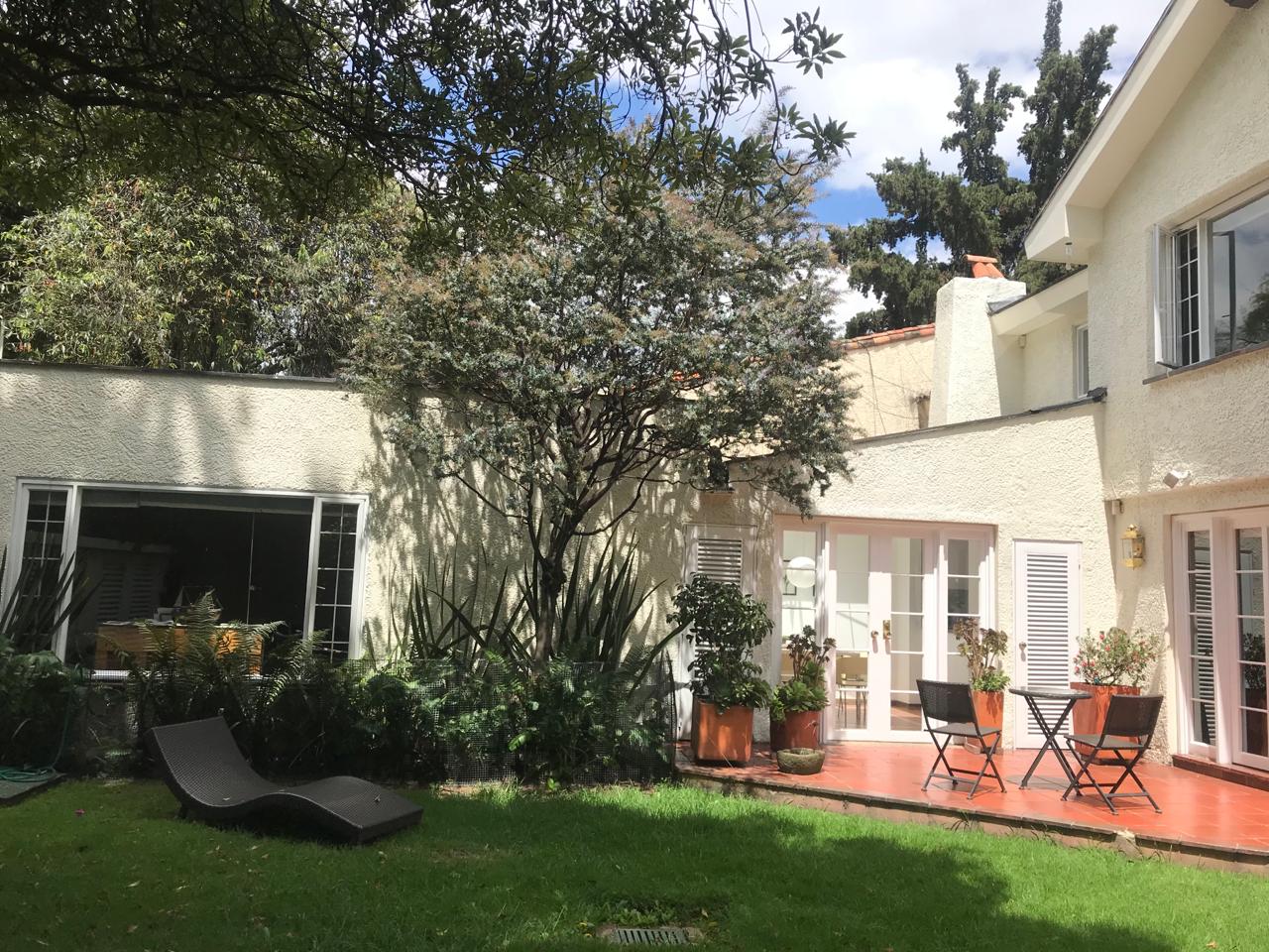 Excelente casa en venta en Bogotá en zona de Santa Bárbara CO$3.300.000.000