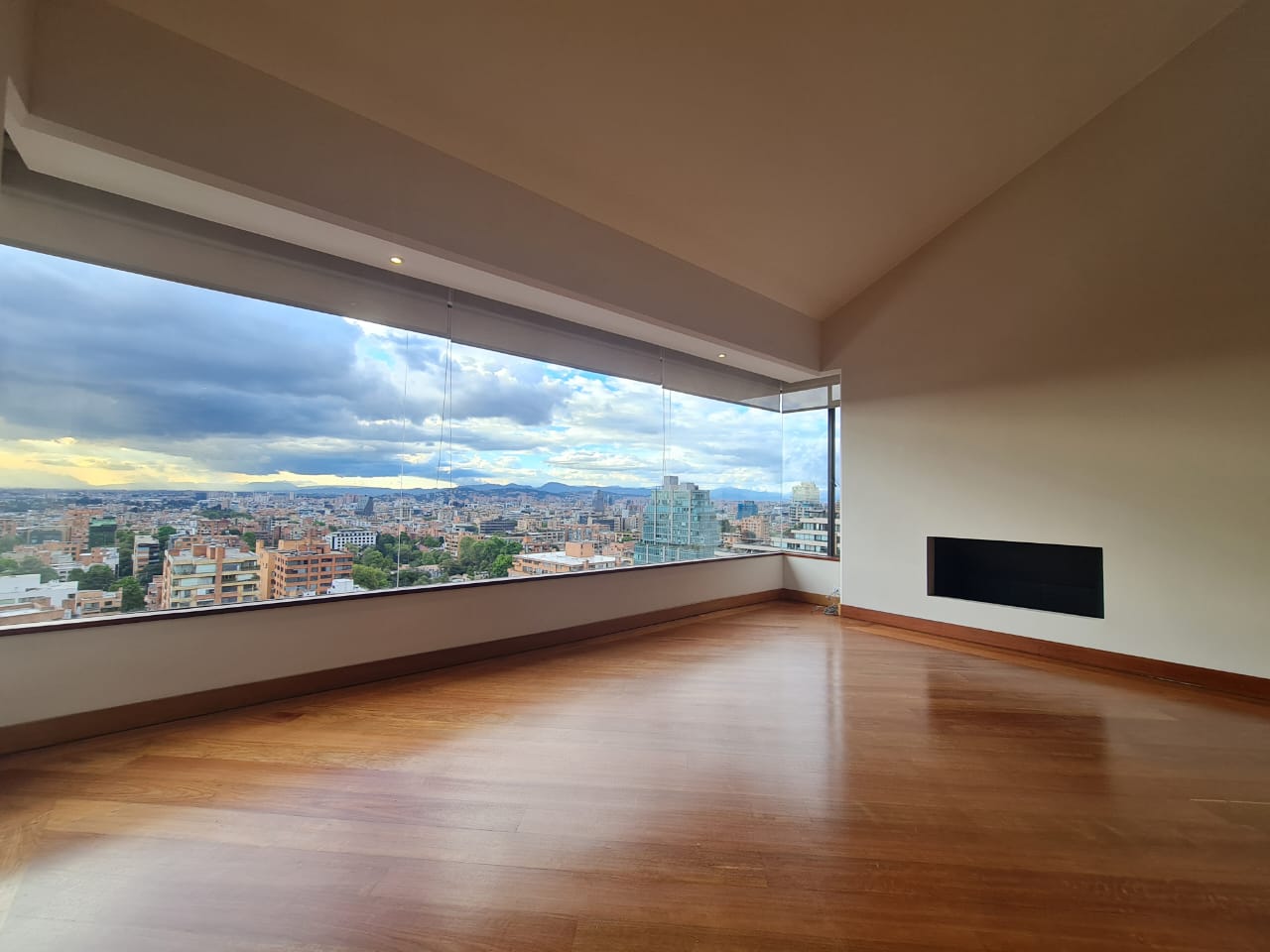 Pent House en arriendo en barrio El Refugio de Bogotá CO$18.000.000