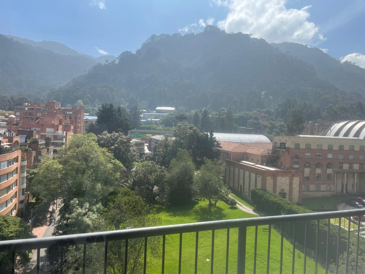 Apartamento Moderno - Club House en barrio Rosales de Bogotá CO$8.800.000