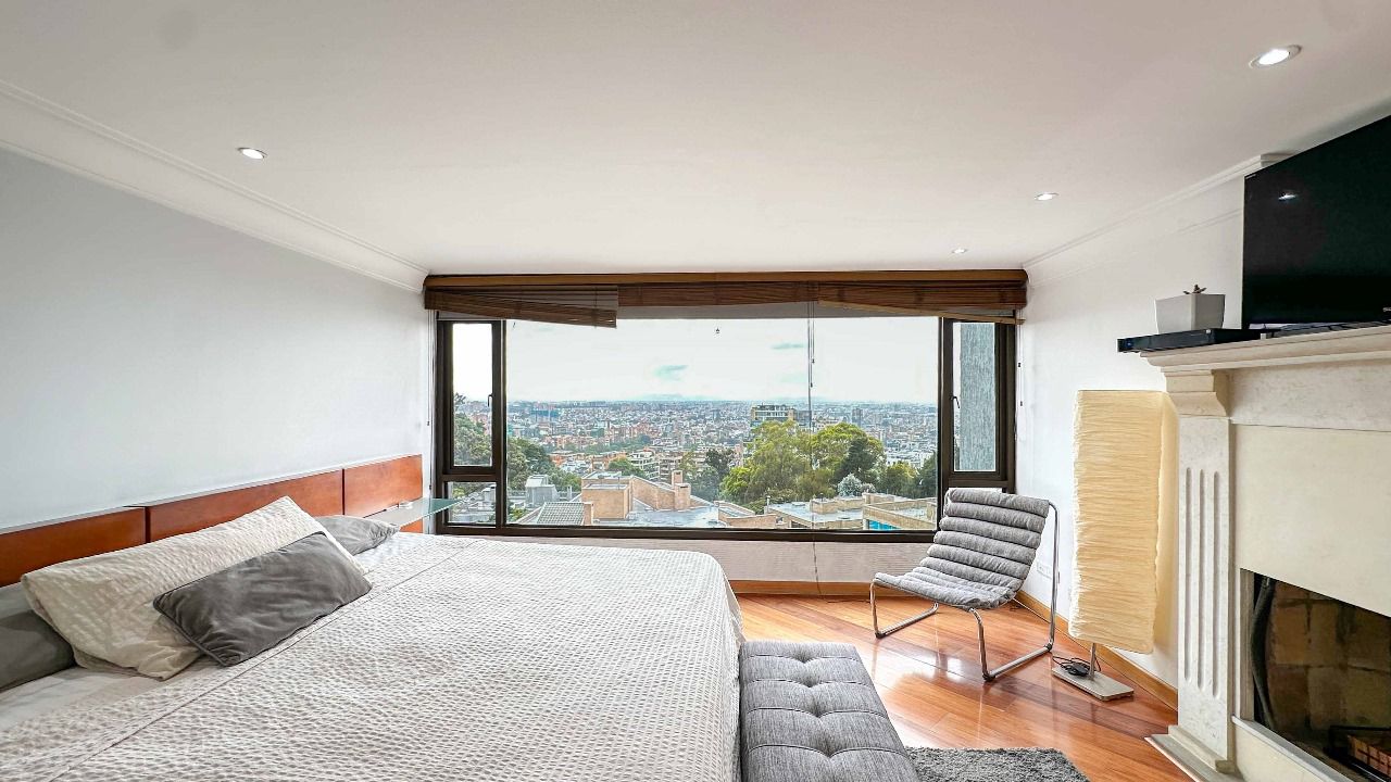 Apartamento triplex en venta o arriendo en Chicó Oriental CO$3.350.000.000