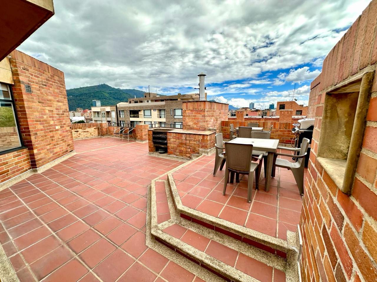 Apartamento espacioso, muuuy lindo, vista espectacular!! Santa Paula, Bogotá CO$$21'000.000 Arriendo amoblado más administración $2'368.400. sin amoblar $20'000.000 más administración