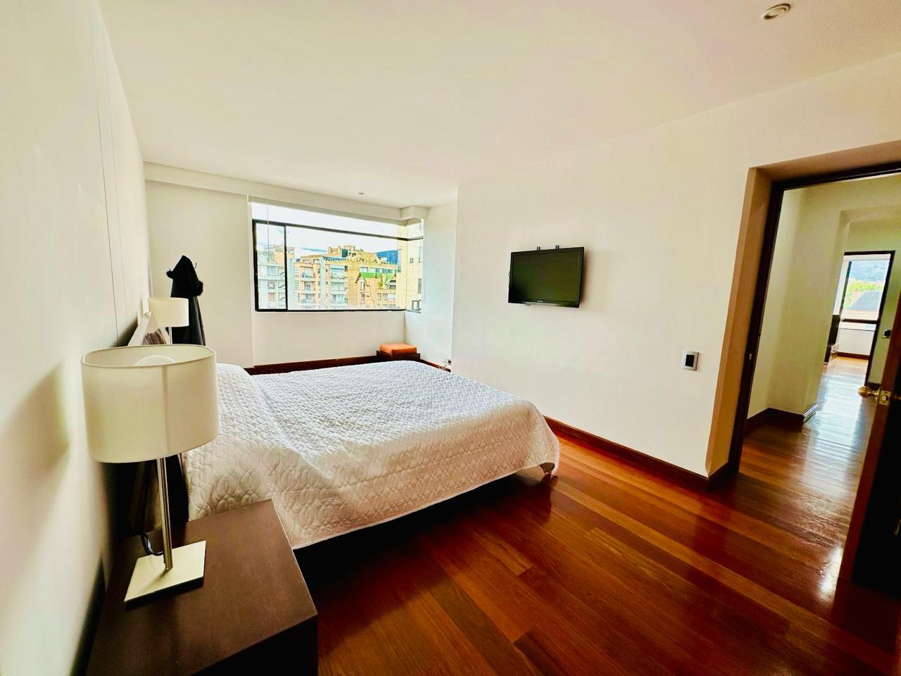 Apartamento espacioso, muuuy lindo, vista espectacular!! Santa Paula, Bogotá CO$$21'000.000 Arriendo amoblado más administración $2'368.400.  sin amoblar $20'000.000 más administración 