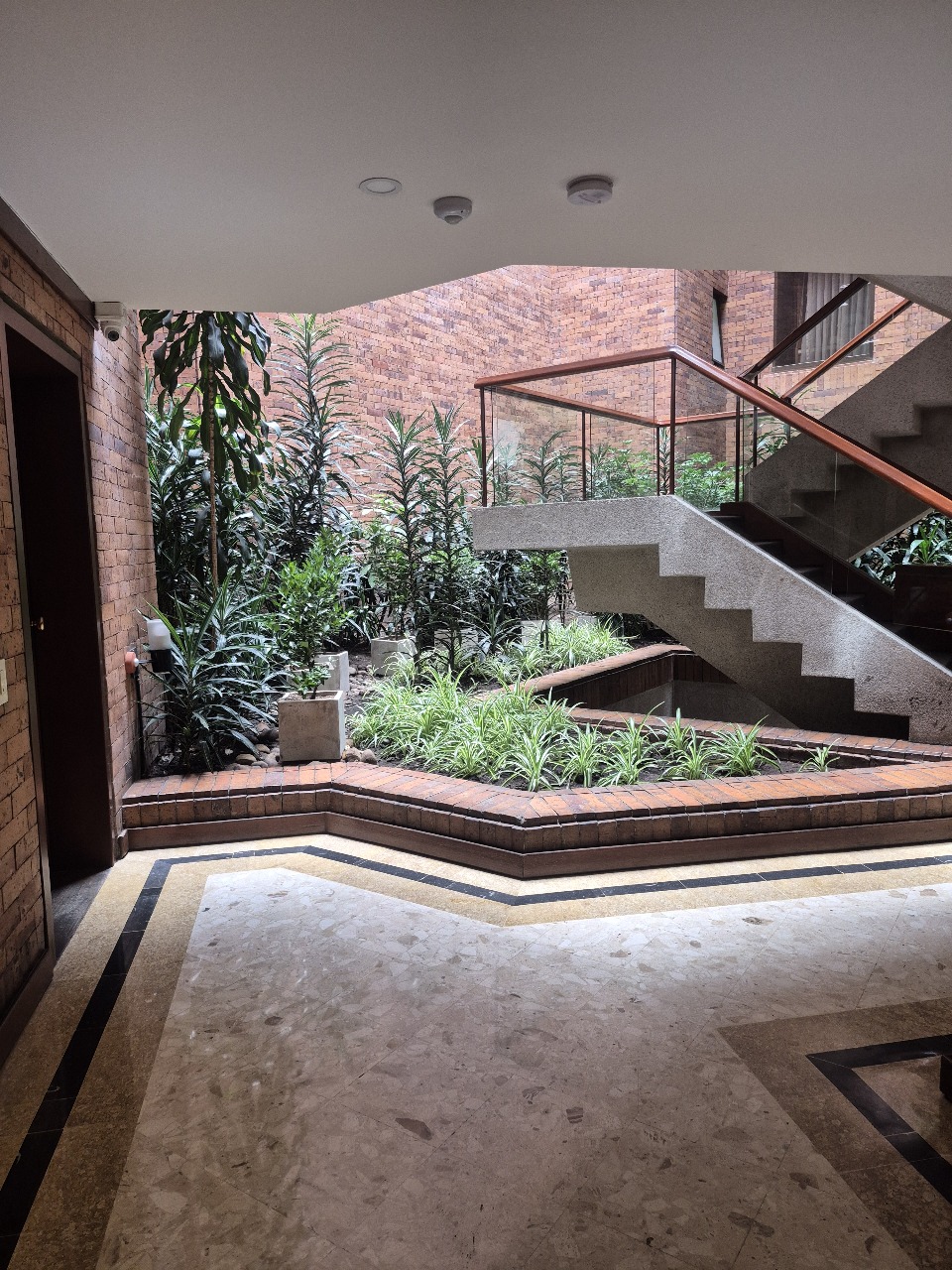 Apartamento en venta en el barrio Los Rosales de Bogotá CO$1.550.000.000