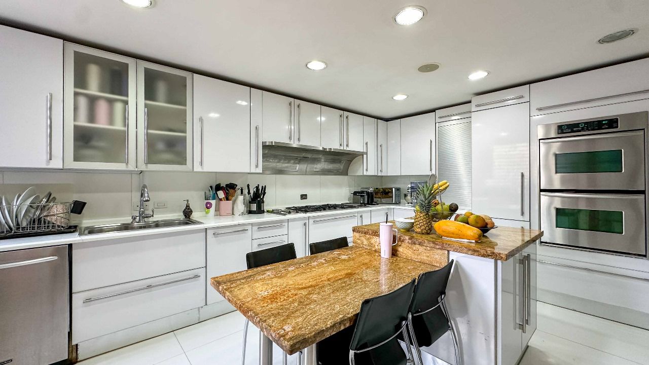 Apartamento en venta Barrio La Cabrera de Bogotá CO$2.990.000.000