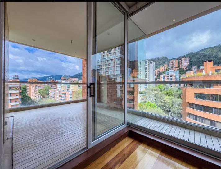 Apartamento de lujo en arriendo, barrio La Cabrera de Bogotá CO$30.900.000