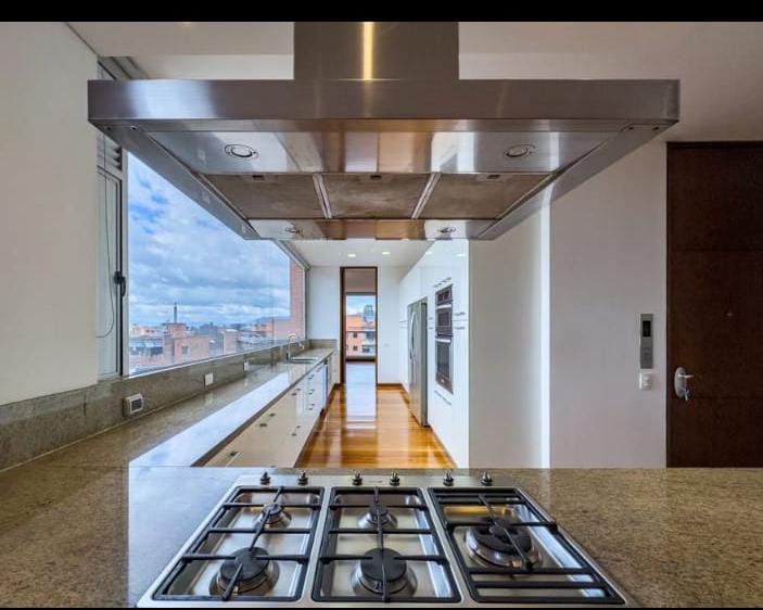 Apartamento de lujo en arriendo, barrio La Cabrera de Bogotá CO$30.900.000 