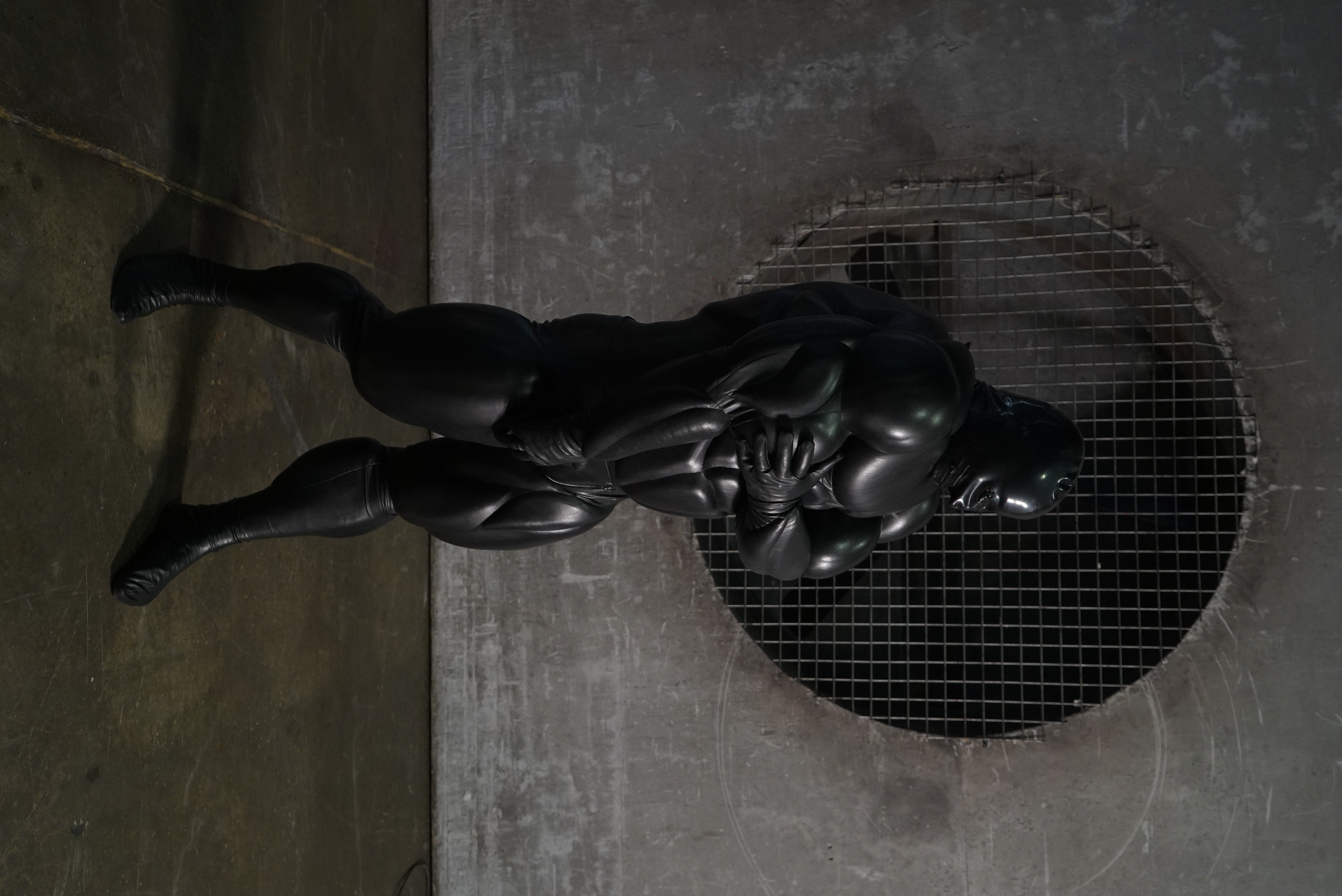 Big muscle suit / black faux leather 