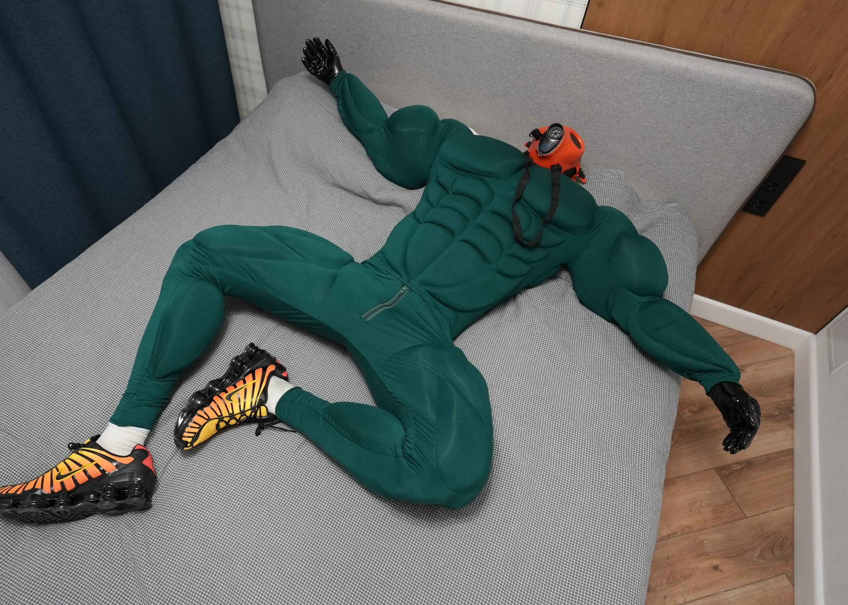 Big muscle suit / green synthetics