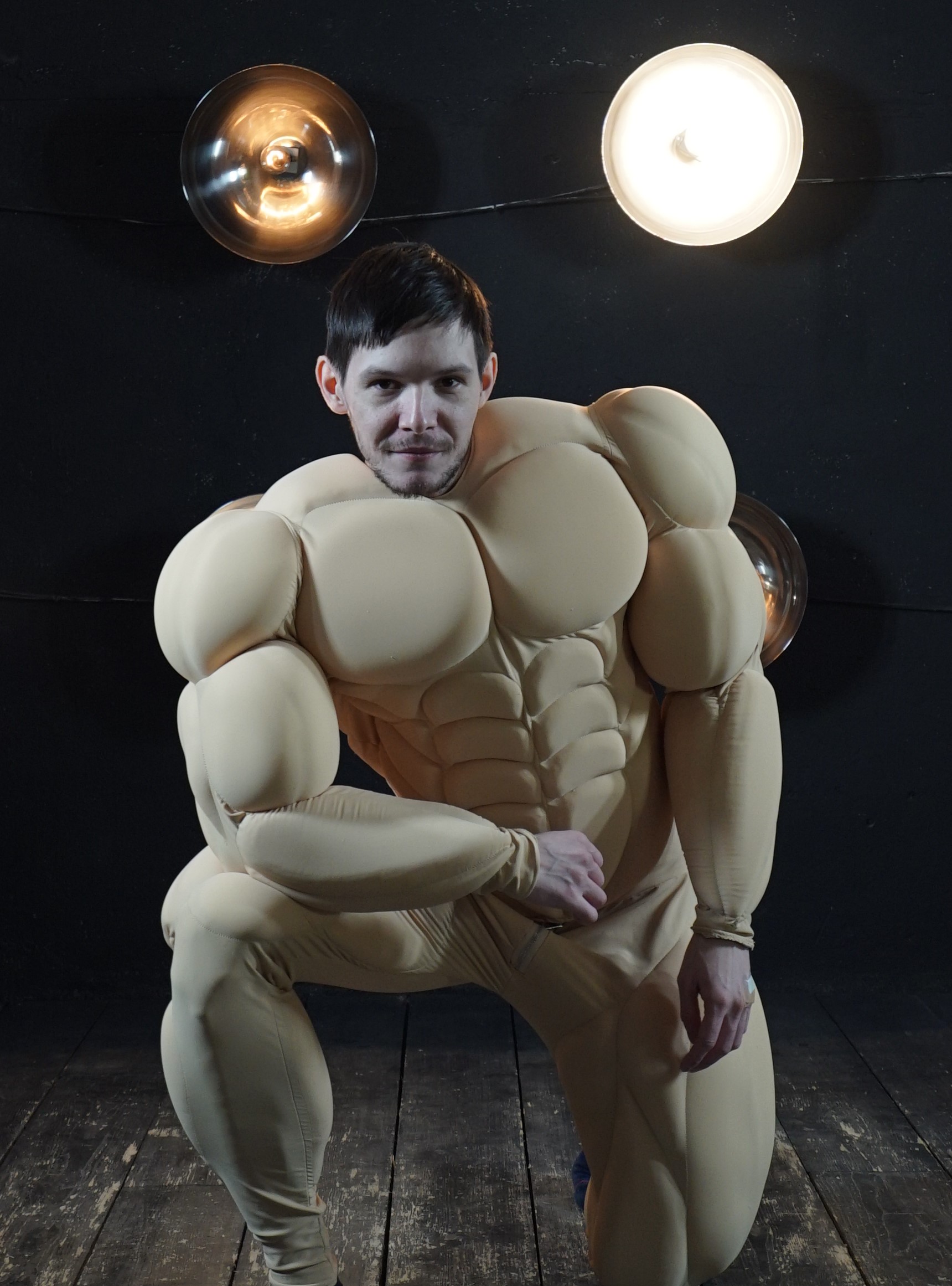 Big muscle suit / black faux leather 