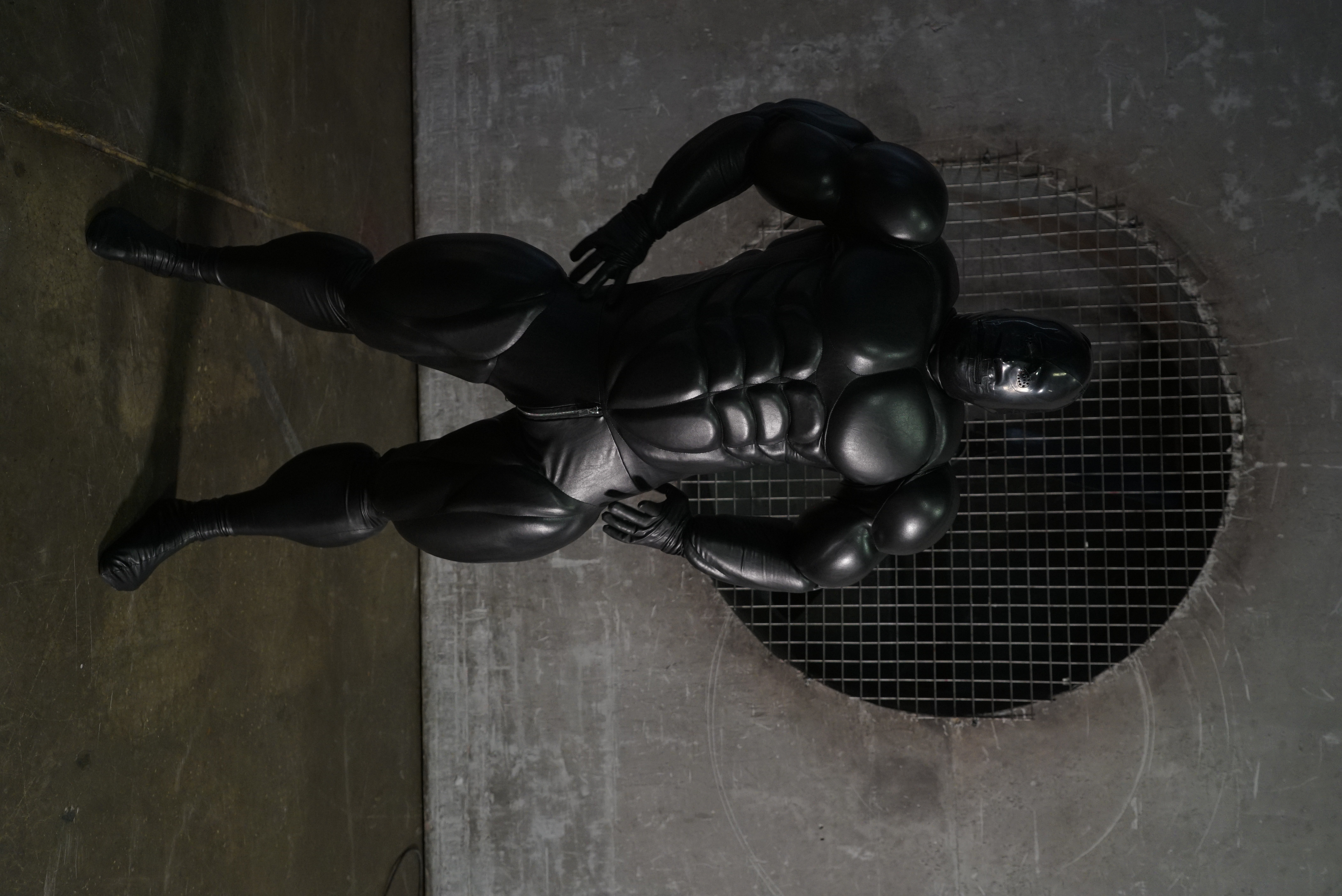 Big muscle suit / black faux leather 