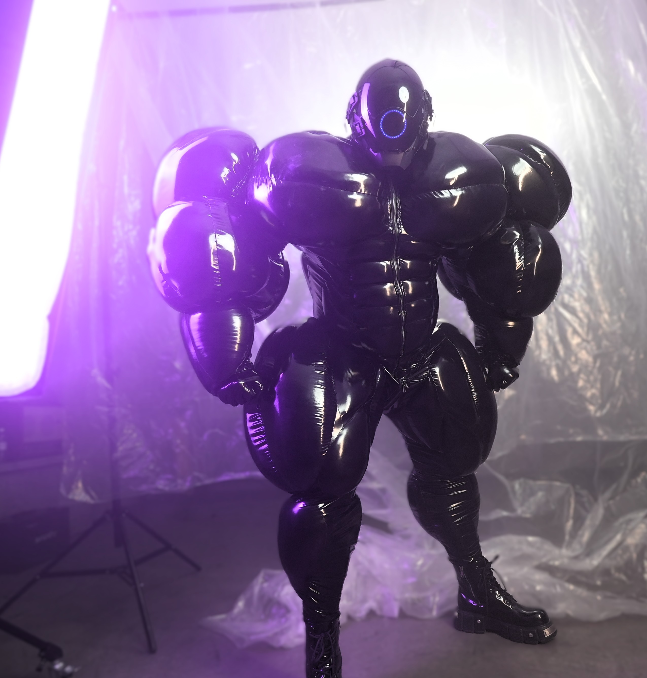 Bulk muscle suit / red faux leather 