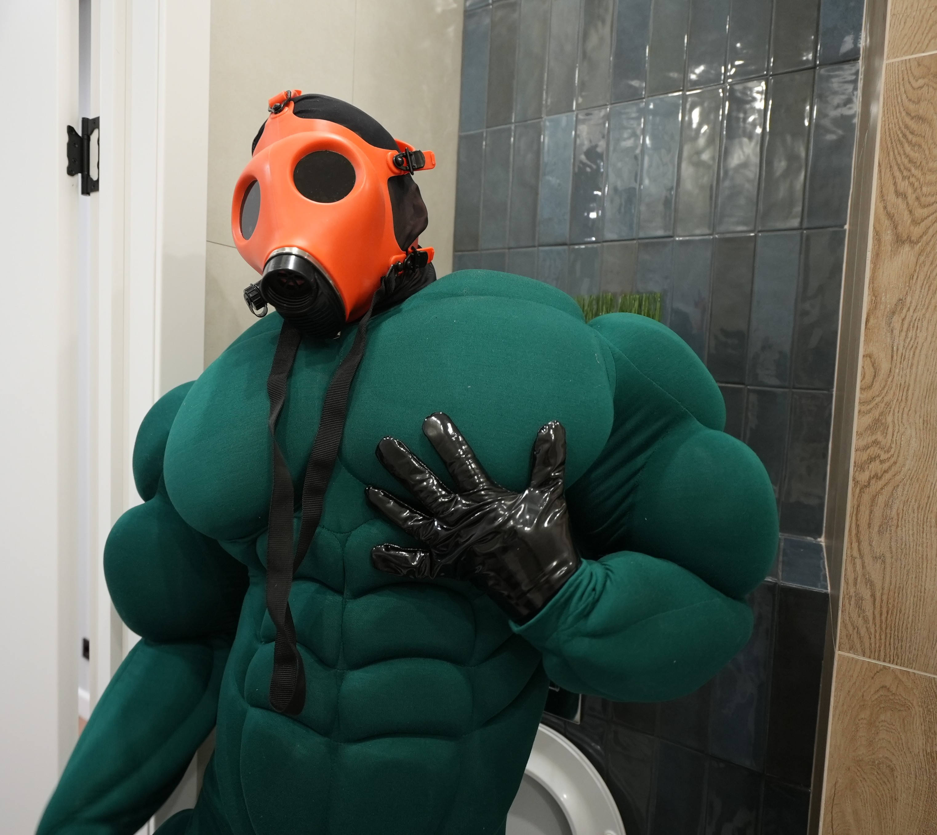 Big muscle suit / green synthetics